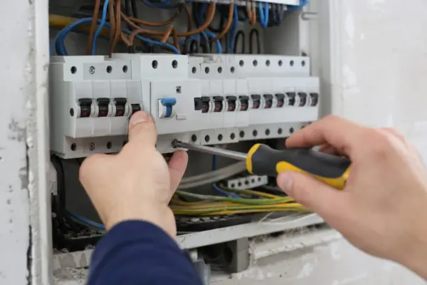 Protecție diferențială în tabloul electric: ce rol are și de ce este importantă