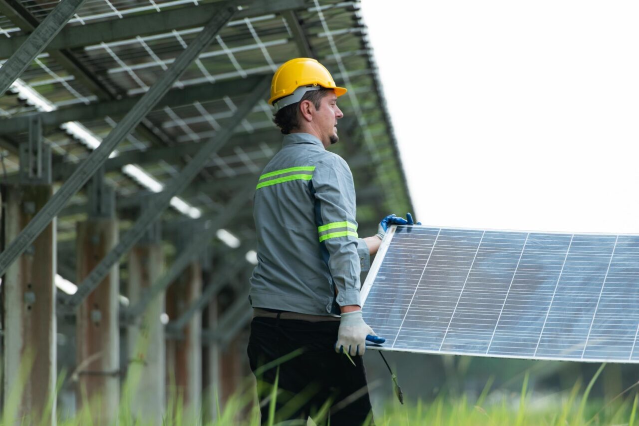 Cât rezistă bateriile pentru panouri fotovoltaice și când trebuie înlocuite