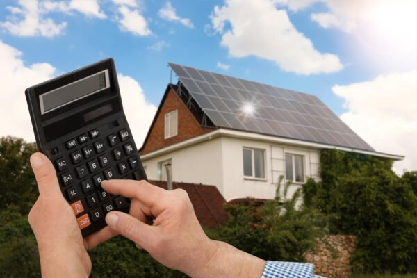 Cum calculezi în cât timp îți recuperezi investiția în panouri fotovoltaice